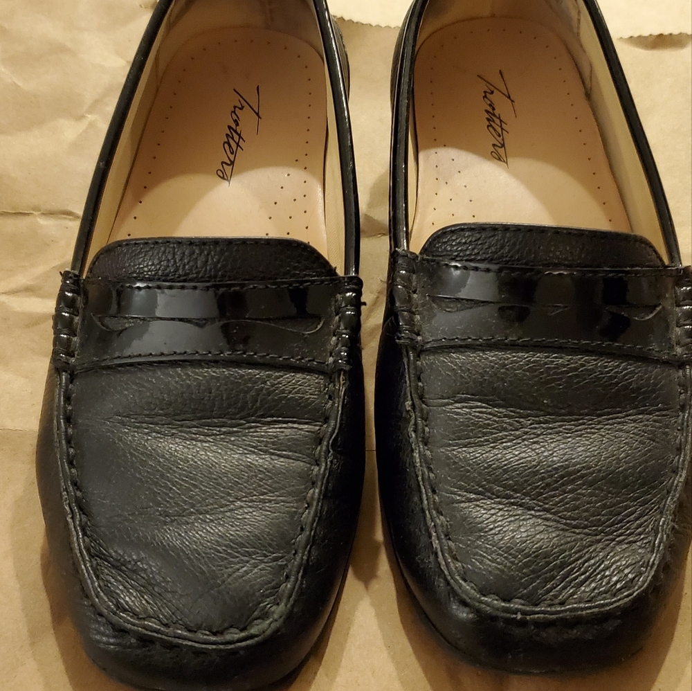 Trotters Staci Penny loafers Size 6W